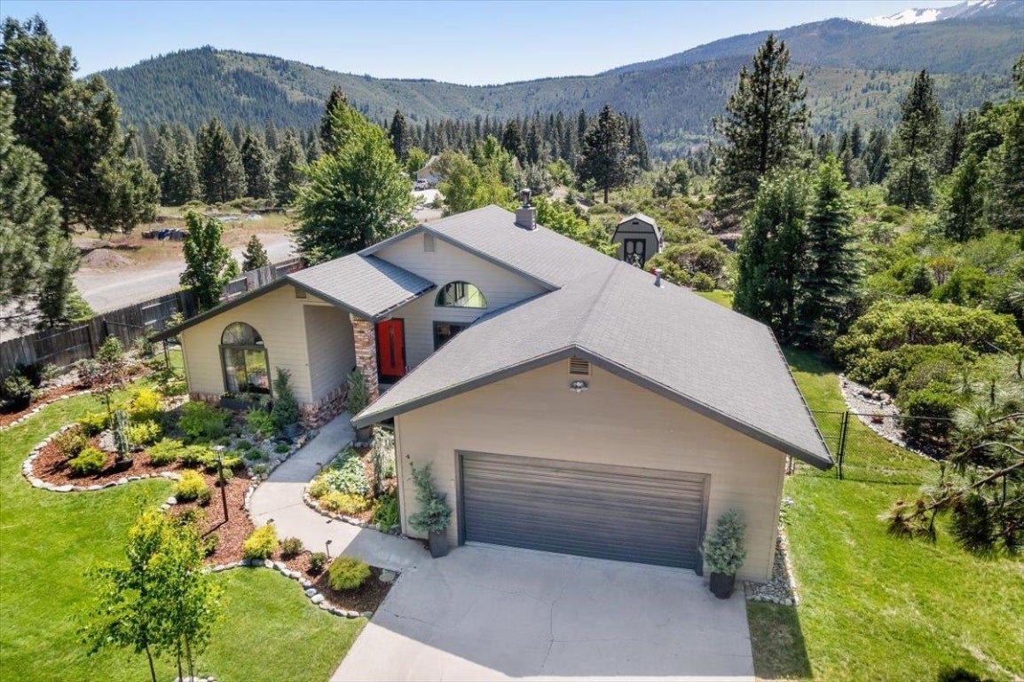 4477 North Old Stage Road Mount Shasta, CA 96067 - Photo 2 of 21 Gallery Image 2