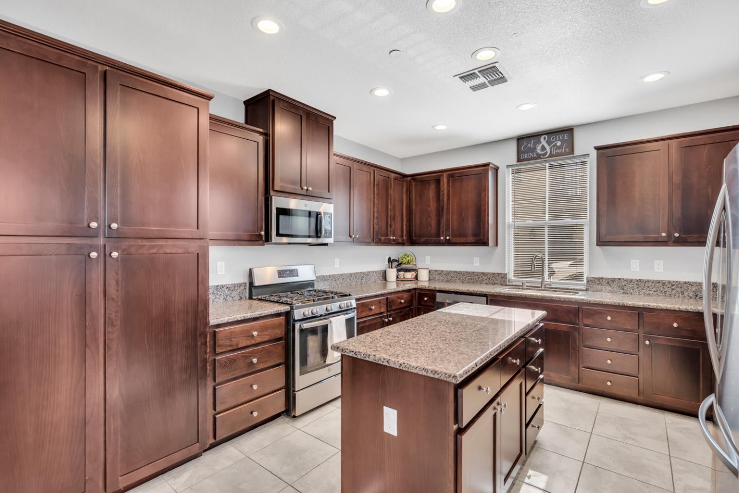 2284 Province Place Hughson, CA 95326 - Photo 17 of 53