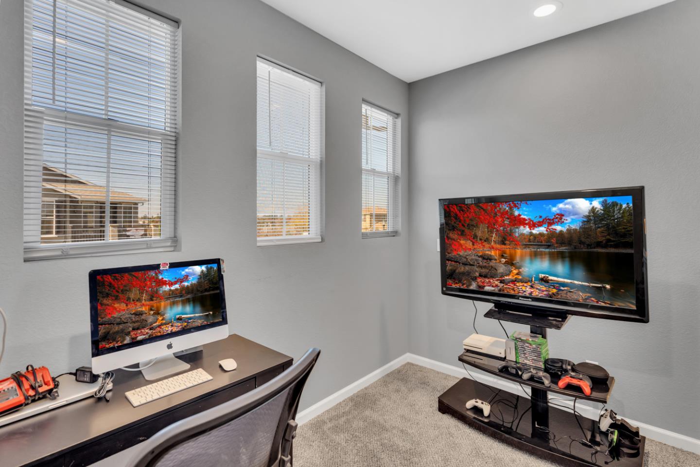 2284 Province Place Hughson, CA 95326 - Photo 29 of 53 a room with furniture and flat screen tv