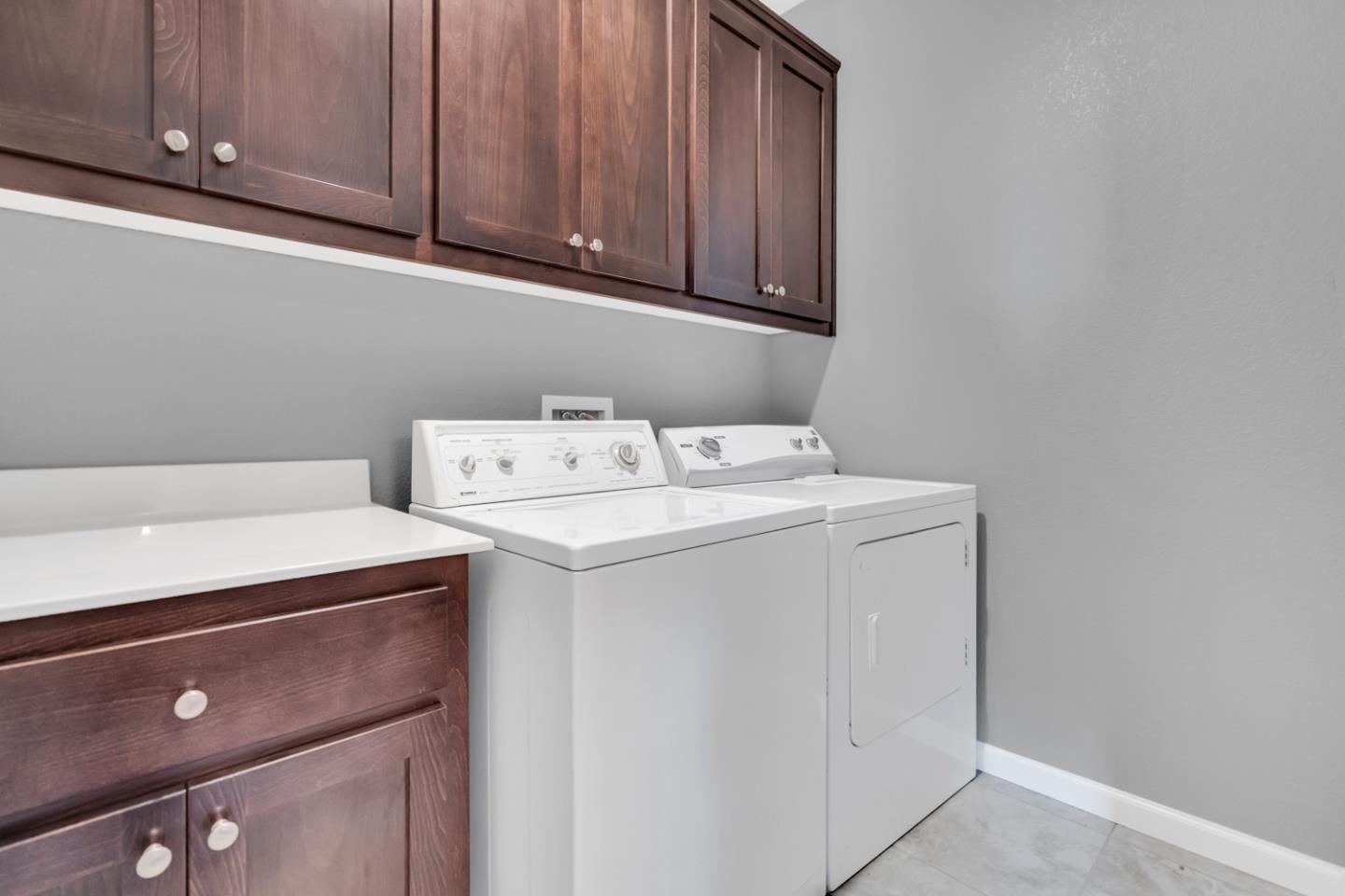 2284 Province Place Hughson, CA 95326 - Photo 35 of 53 a utility room with dryer and washer