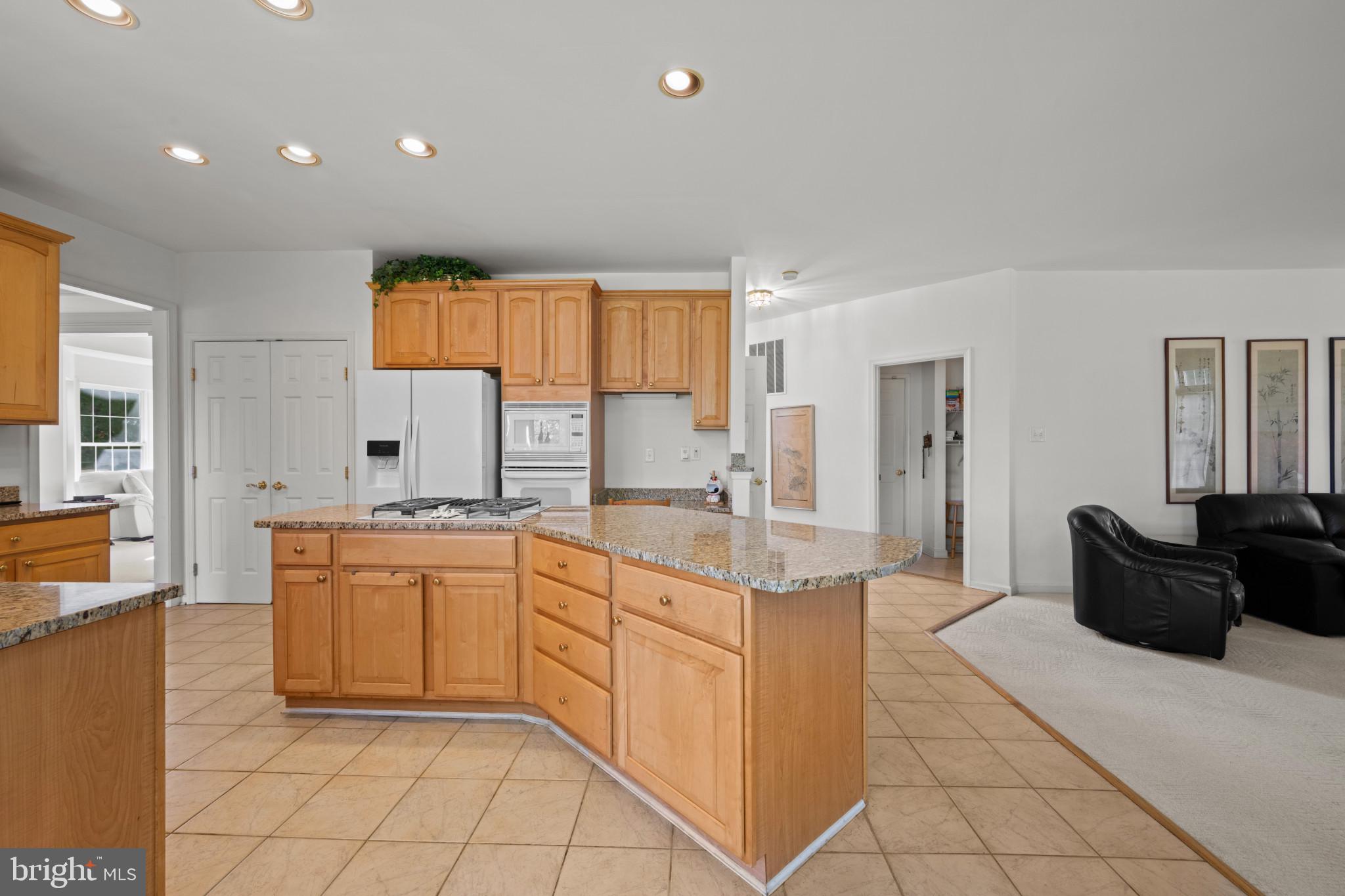 6009 Sandy Ridge Elkridge, MD 21075 - Photo 14 of 67 Kitchen | Family Room