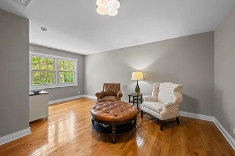 $1,175,000 | 861 Gloucester Crossing, Lake Forest, IL 60045