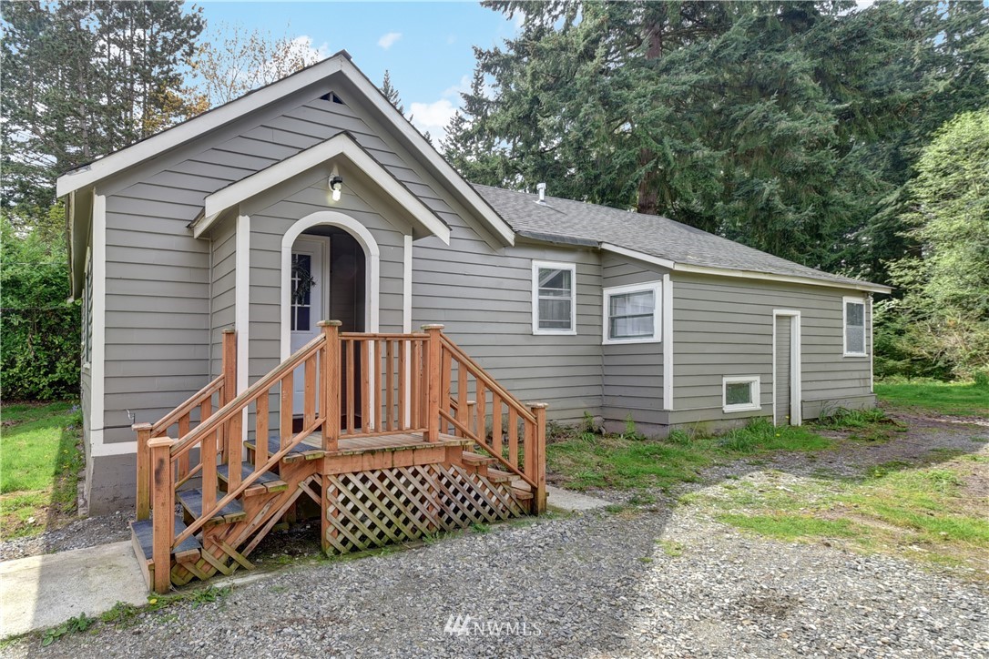 6930 Lower Ridge Road Everett, WA 98203 - Photo 1 of 15 a front view of a house with garden