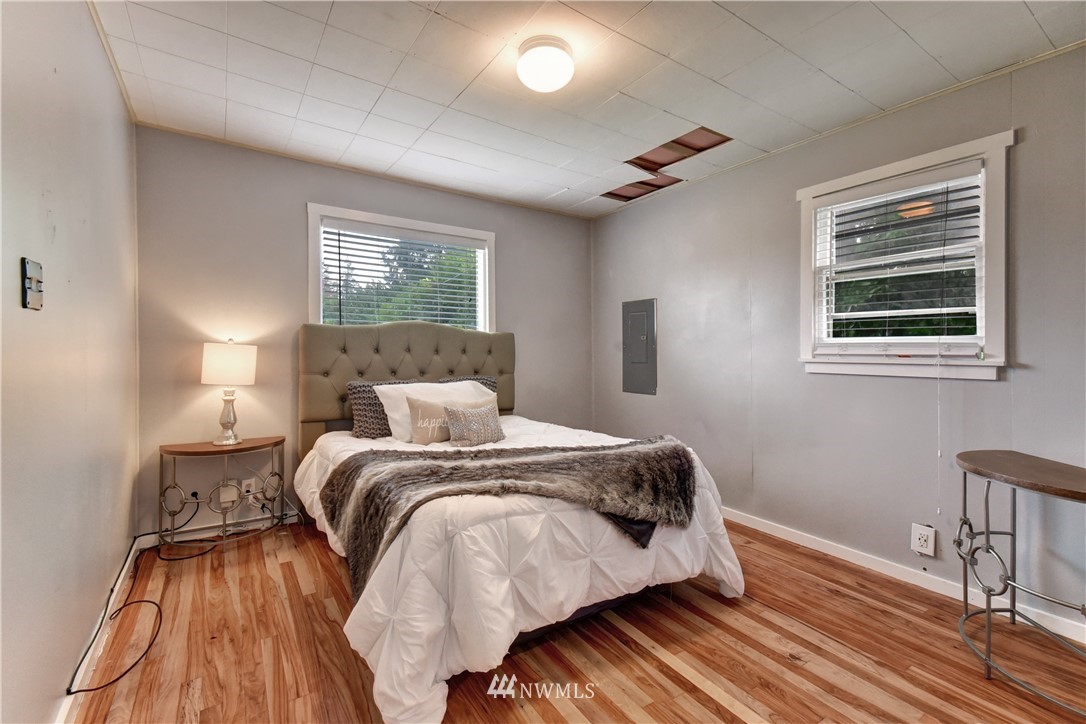 6930 Lower Ridge Road Everett, WA 98203 - Photo 4 of 15 a bed sitting in a bedroom next to a window