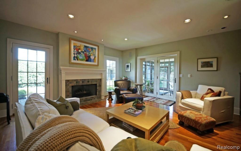 454 Rivard Boulevard Grosse Pointe, MI 48230 - Photo 4 of 23 4-photo-web-1680x1050-175753.jpg