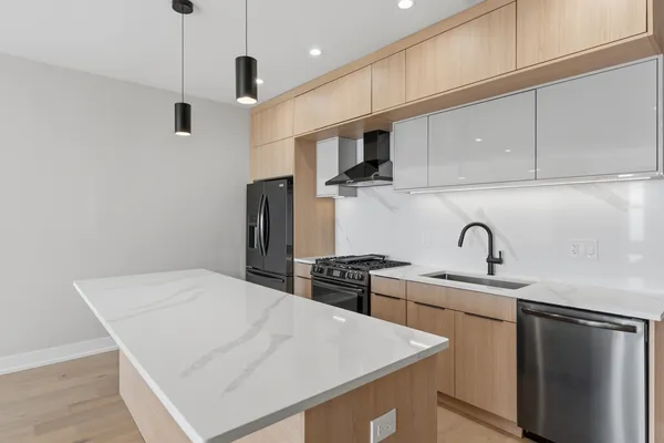 $5,250 | 7516 North Eastlake Terrace, Unit 2, Chicago, IL 60626