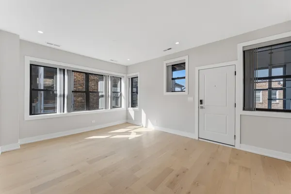 $5,250 | 7516 North Eastlake Terrace, Unit 2, Chicago, IL 60626