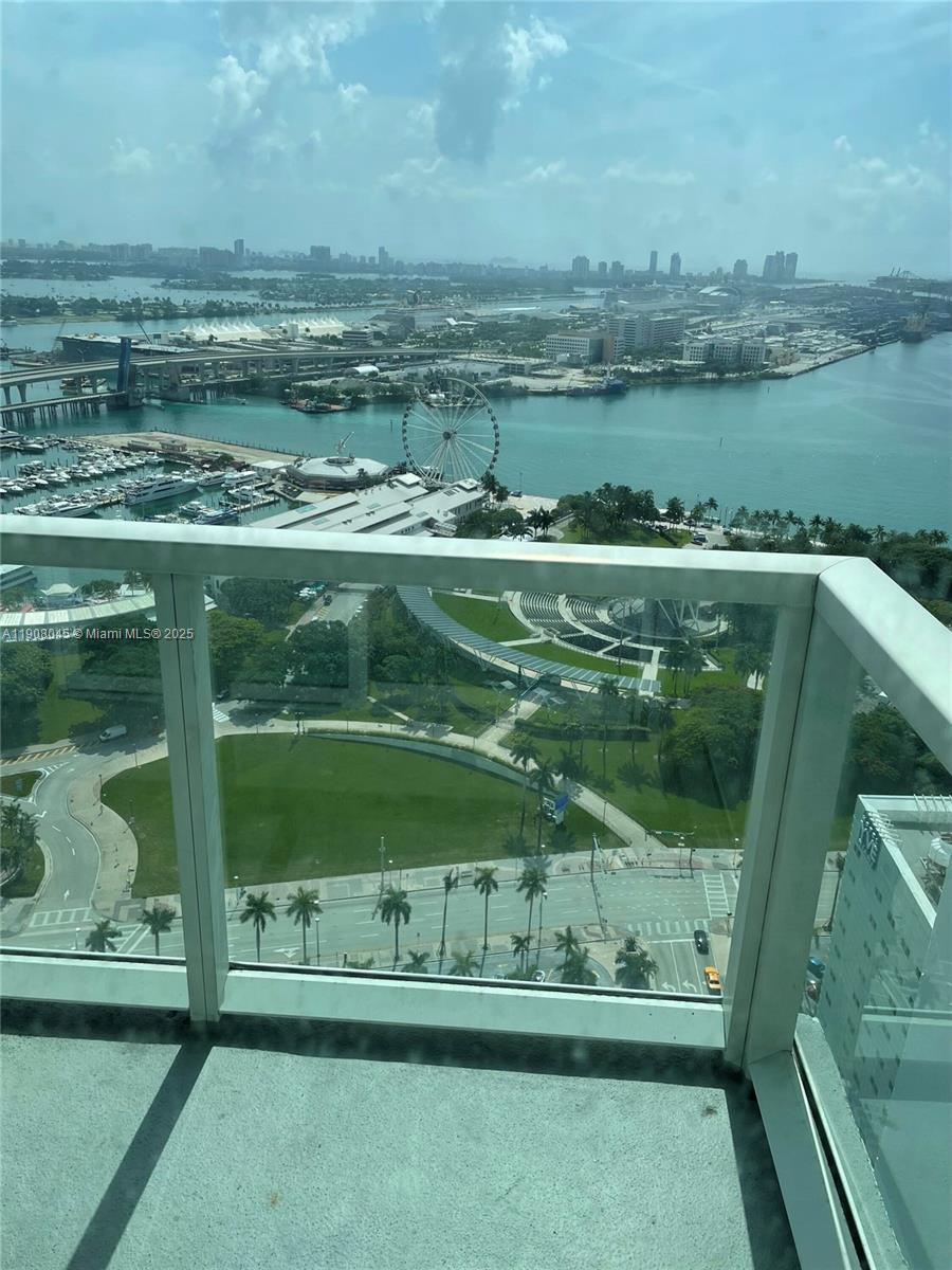 253 Northeast 2nd Street, Unit 3507 Miami, FL 33132 - Photo 4 of 9