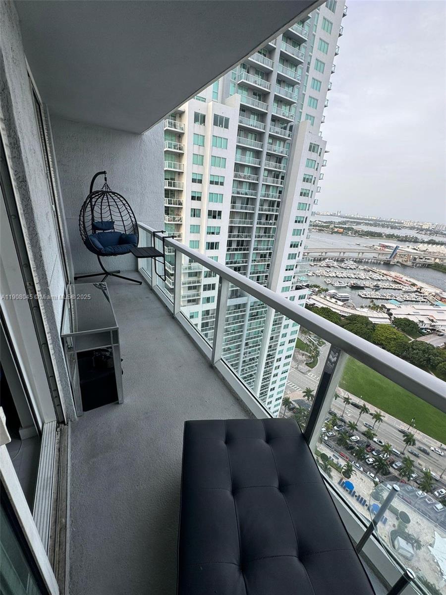 253 Northeast 2nd Street, Unit 3507 Miami, FL 33132 - Photo 5 of 9