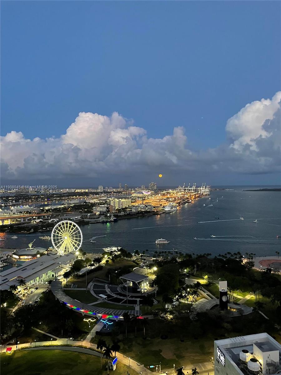 253 Northeast 2nd Street, Unit 3507 Miami, FL 33132 - Photo 8 of 9