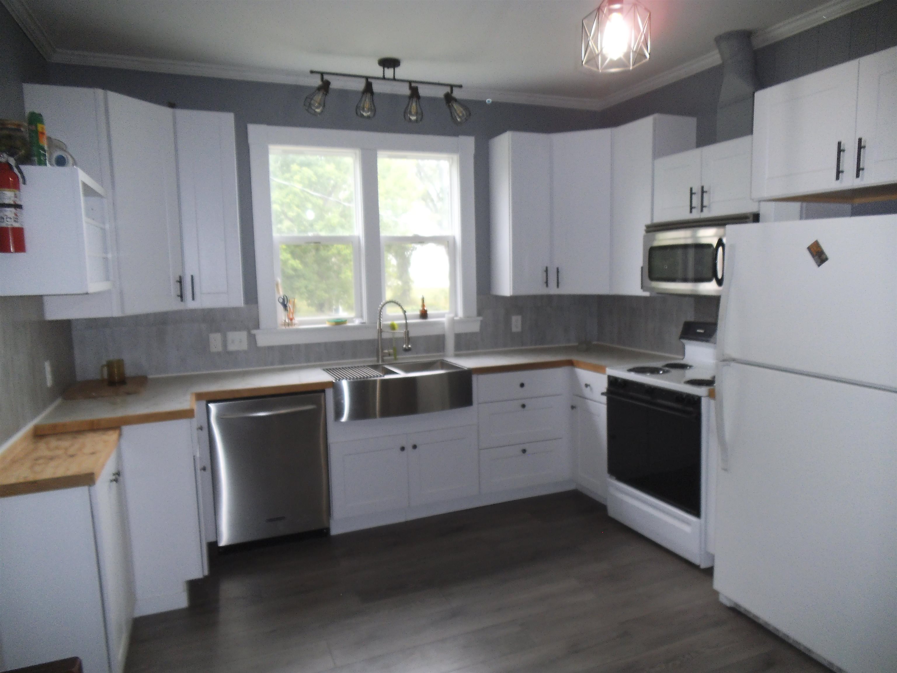 107 South Tuscola Road Bay City, MI 48708 - Photo 10 of 44