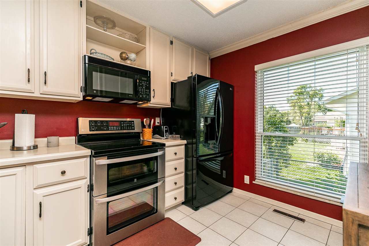 327 Boyson Road Northeast Cedar Rapids, IA 52402 - Photo 9 of 31 Gallery Image 9