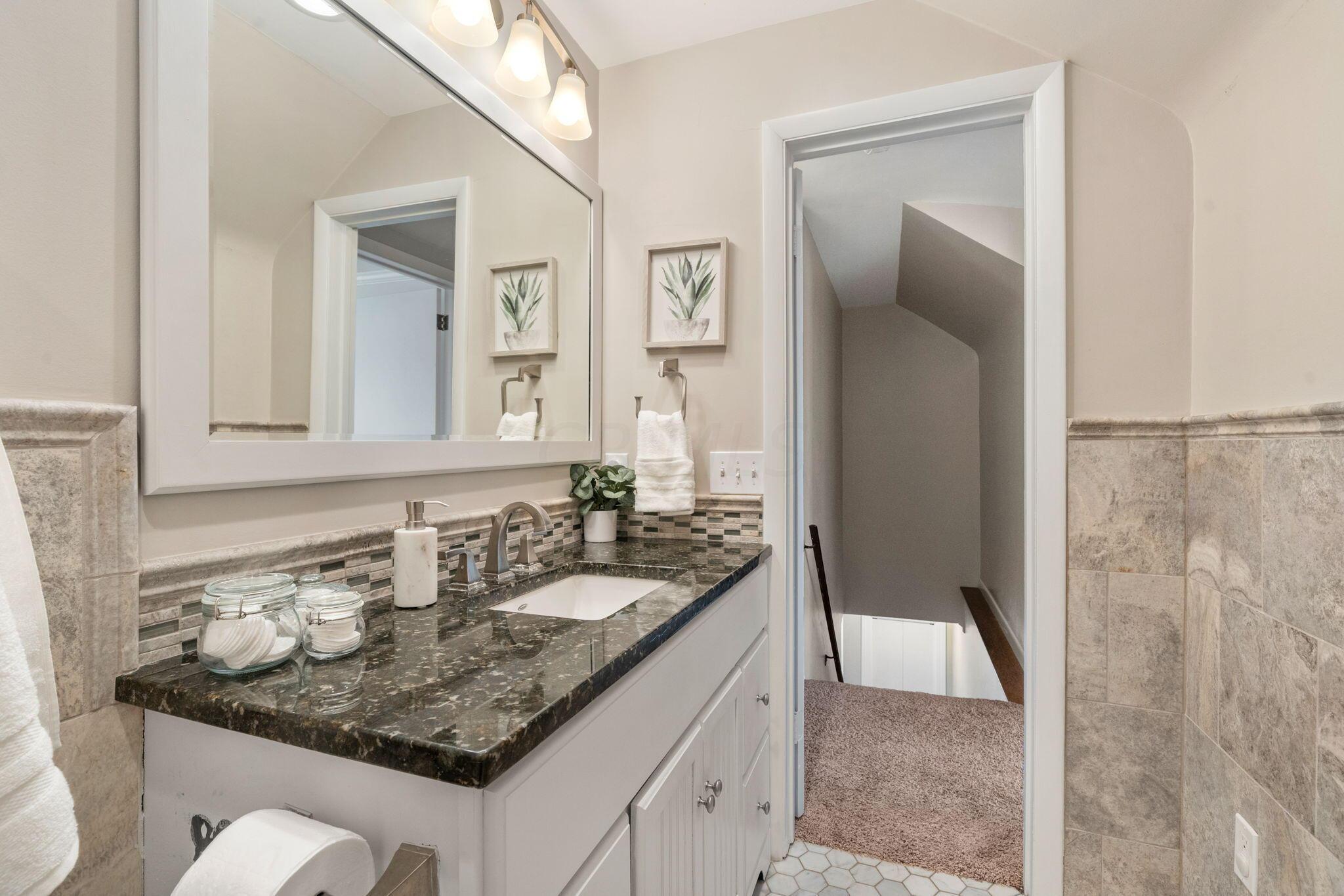 2223 Harwitch Road Columbus, OH 43221 - Photo 39 of 61 38-web-or-mls-DSC04205