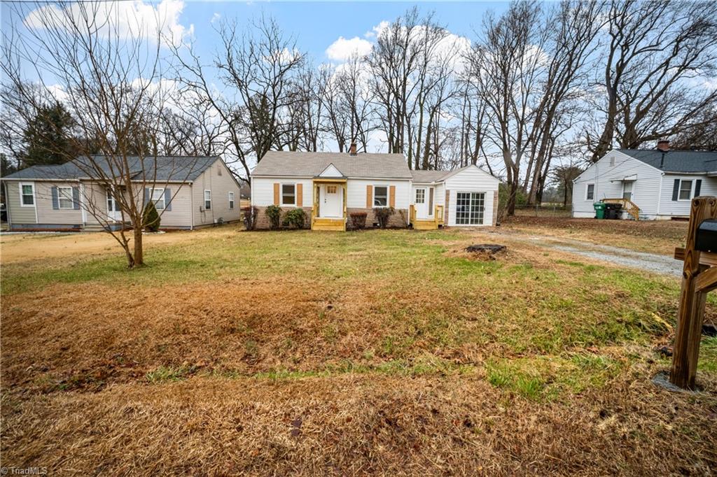 1422 Valley Ridge Drive High Point, NC 27260 - Photo 2 of 23