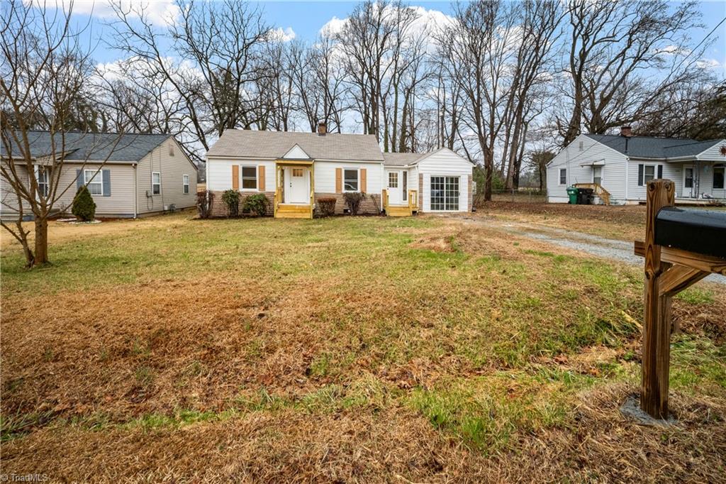 1422 Valley Ridge Drive High Point, NC 27260 - Photo 3 of 23