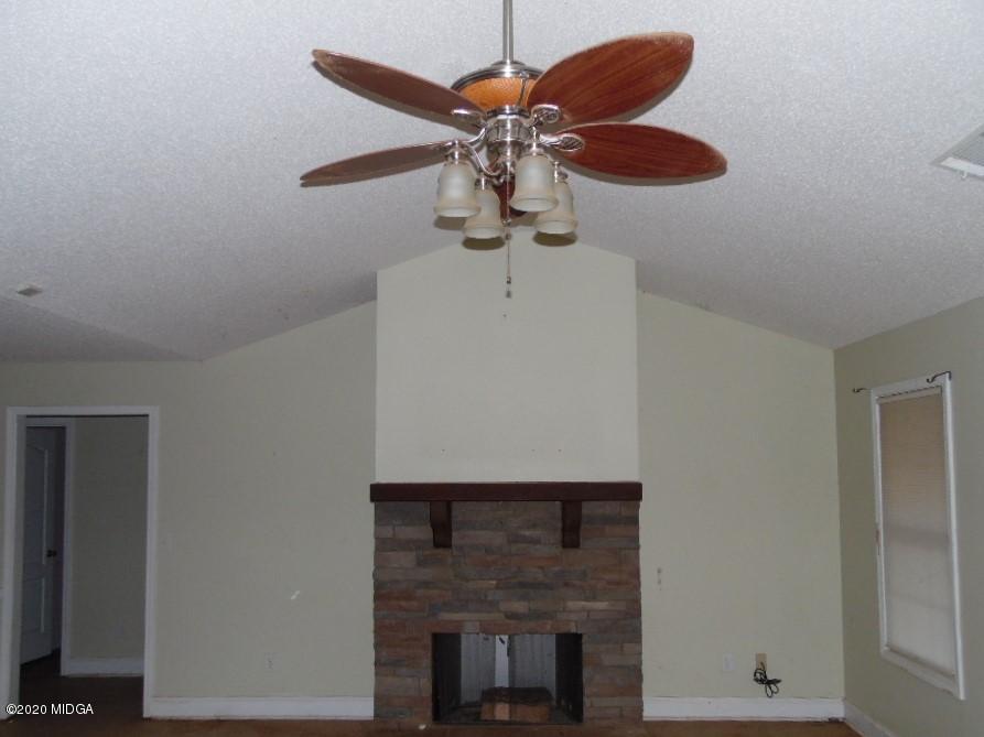148 Lower Martin Road Forsyth, GA 31029 - Photo 3 of 8 148LowerMartinLivingRm