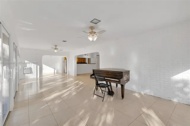 a view of a livingroom with furniture and a ceiling fan