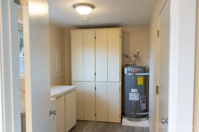 a view of walk in closet