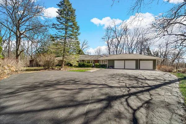 $800,000 | 3459 West Mardan Drive, Long Grove, IL 60047