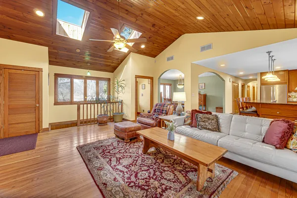 $800,000 | 3459 West Mardan Drive, Long Grove, IL 60047