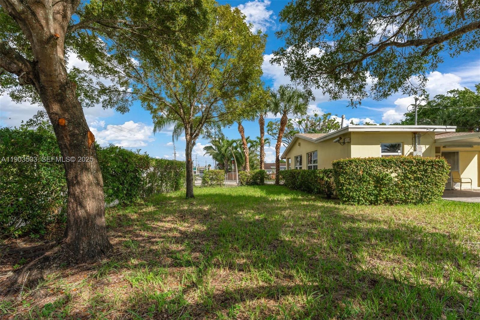 8670 Southwest 27th Lane Miami, FL 33155 - Photo 10 of 31 a view of backyard with green space