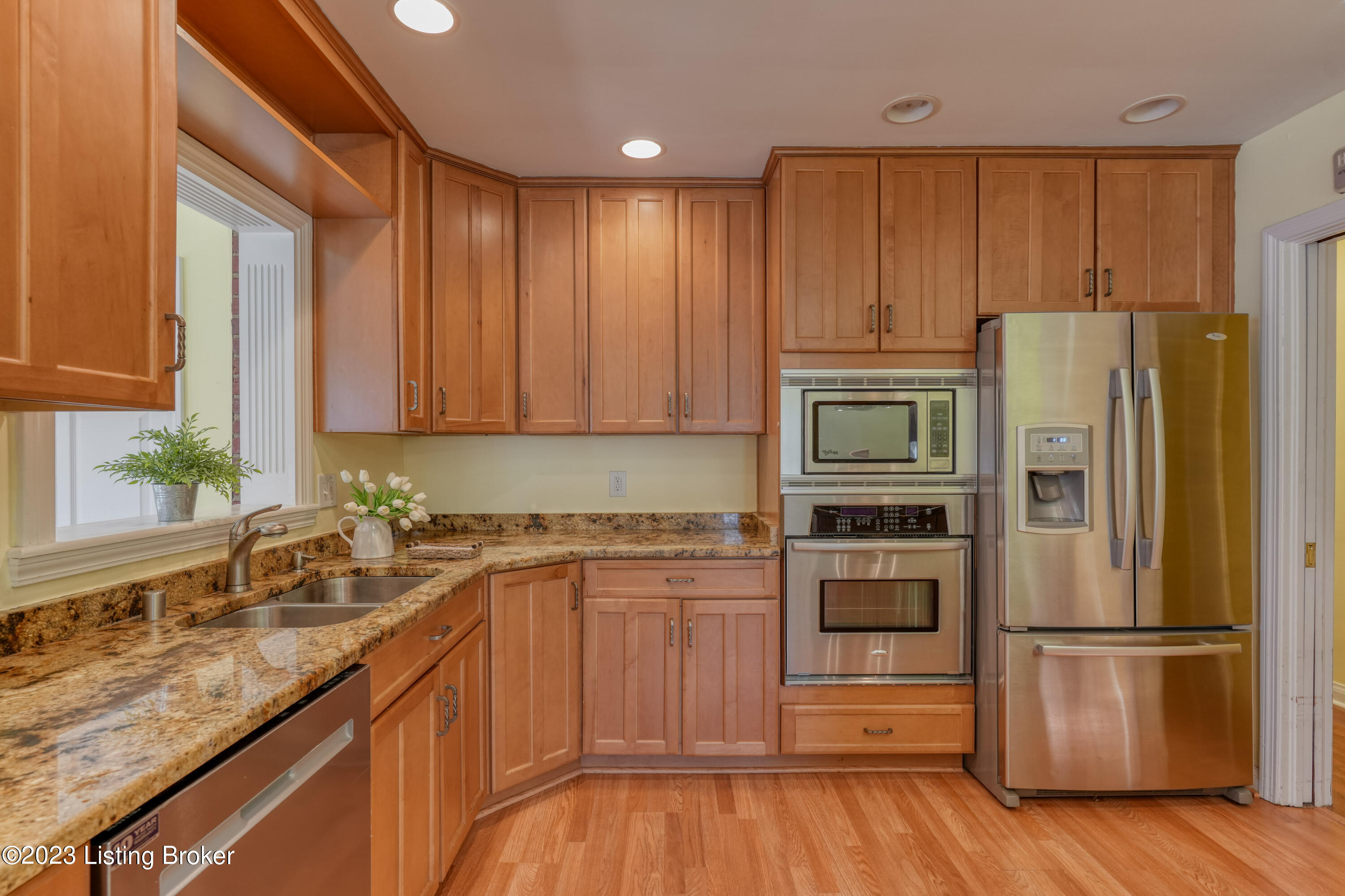 218 Bramton Road Louisville, KY 40207 - Photo 17 of 50 032 - 20230412 04595