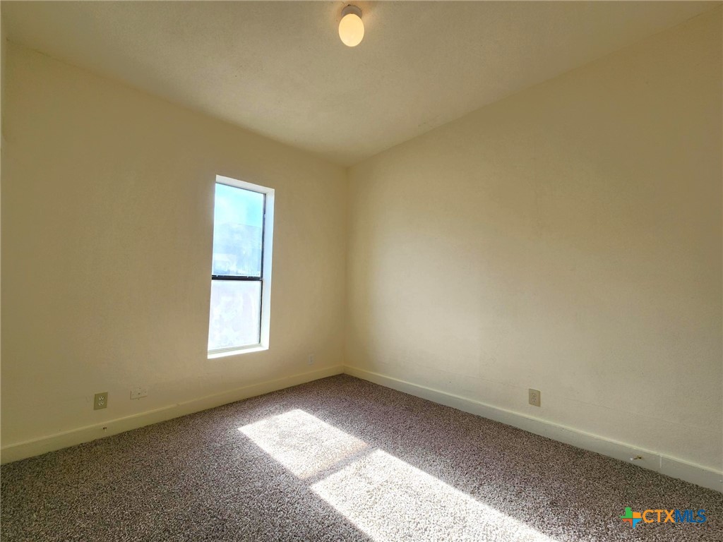 209 South 27th Street Temple, TX 76504 - Photo 20 of 26 an empty room with a window