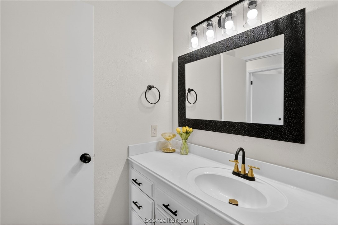 4502 Old Hearne Road Bryan, TX 77803 - Photo 25 of 40