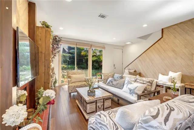 $6,900 | 335 Cypress Drive, Laguna Beach, CA 92651