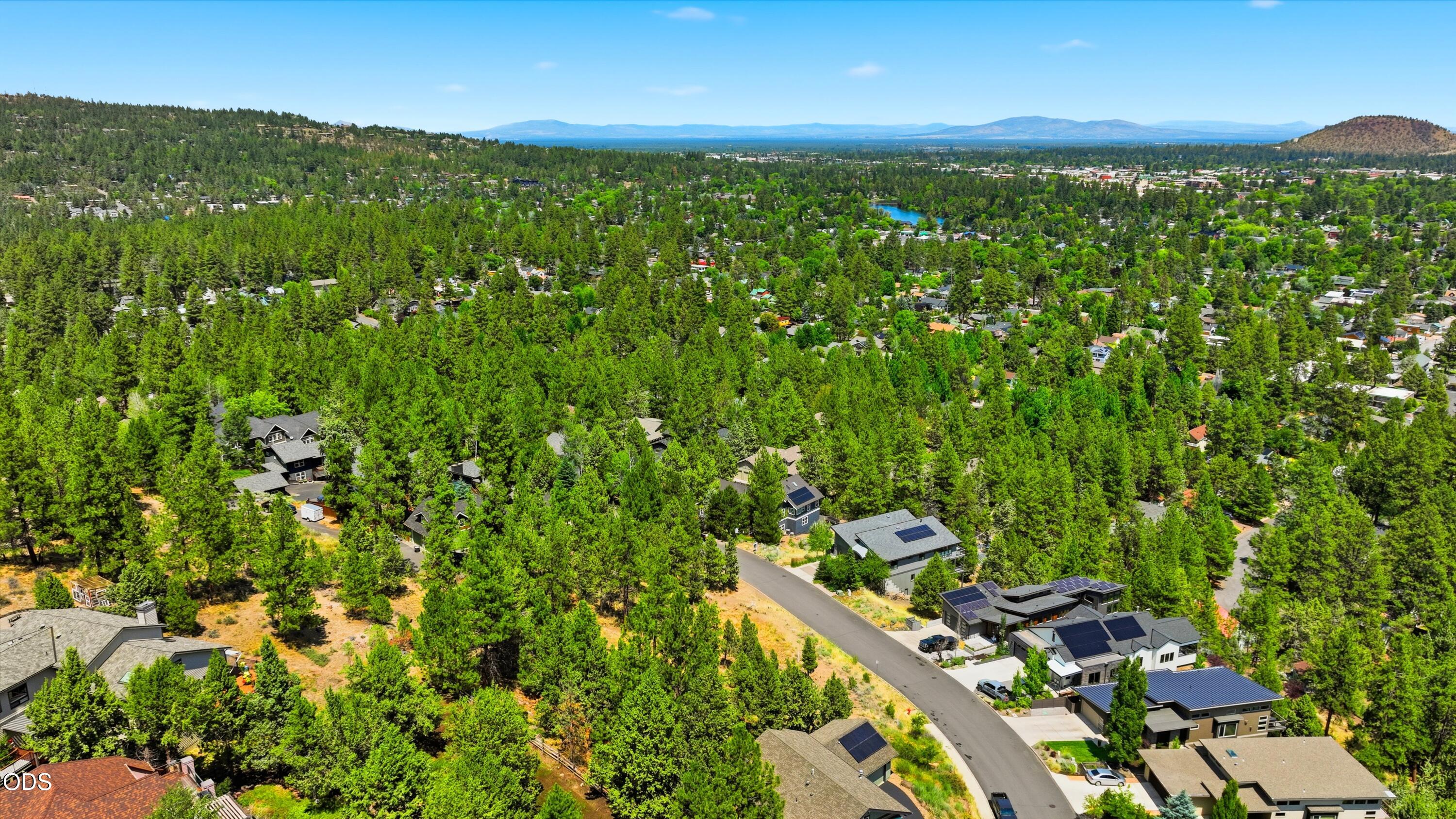 1738 Southwest Troon Avenue Bend, OR 97702 - Photo 12 of 38