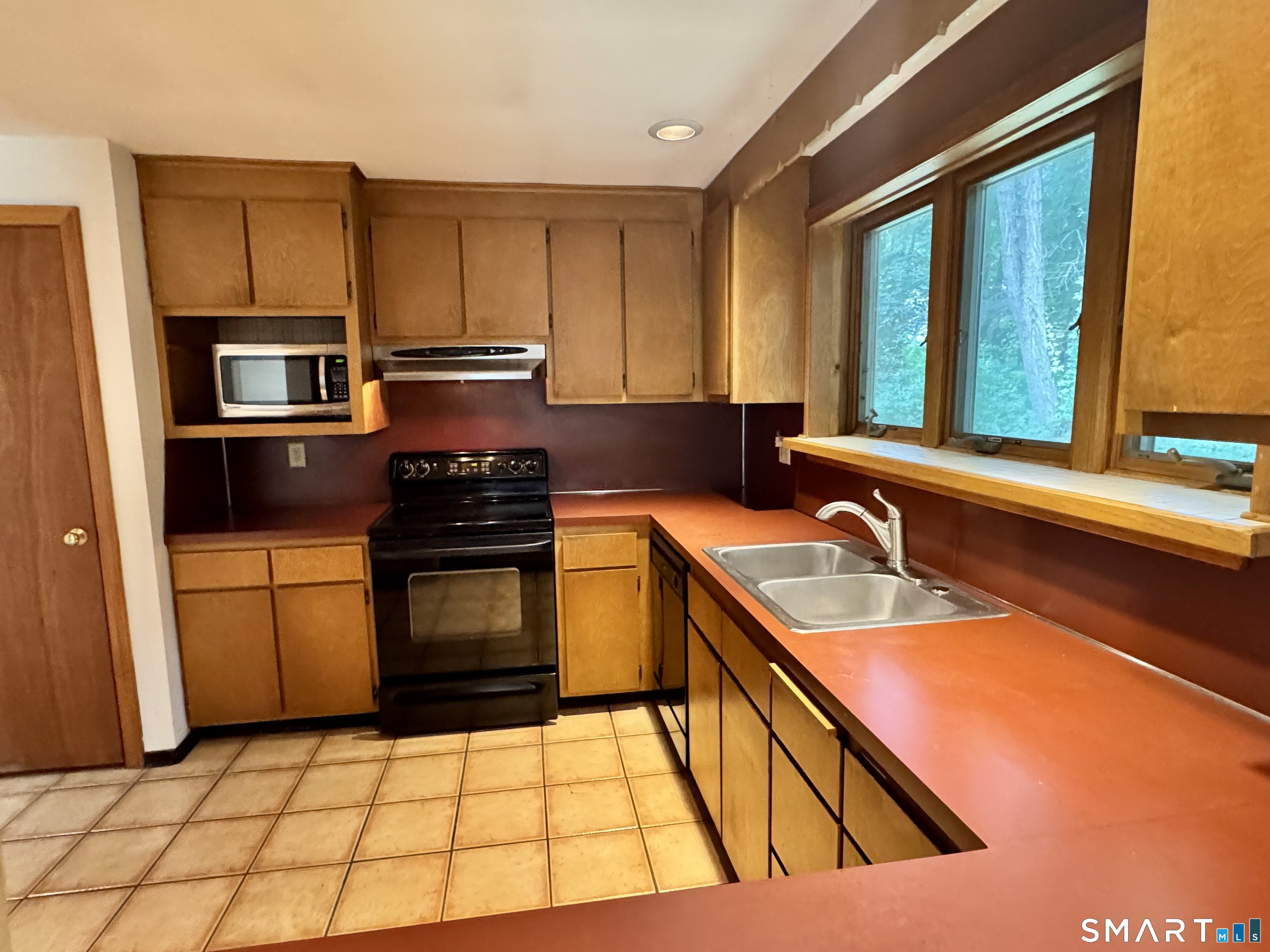 82 Timothy Terrace Windsor, CT 06095 - Photo 13 of 40
