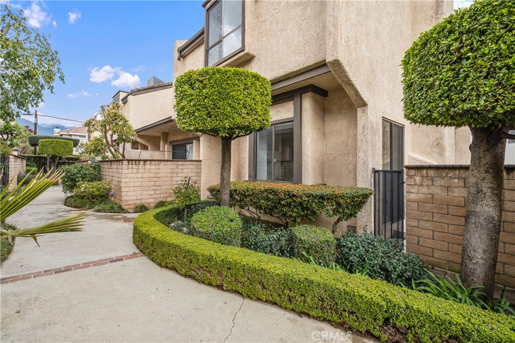 435 Fairview Avenue, Unit 7 Arcadia, CA 91007 - Photo 34 of 35 a front view of a house with garden