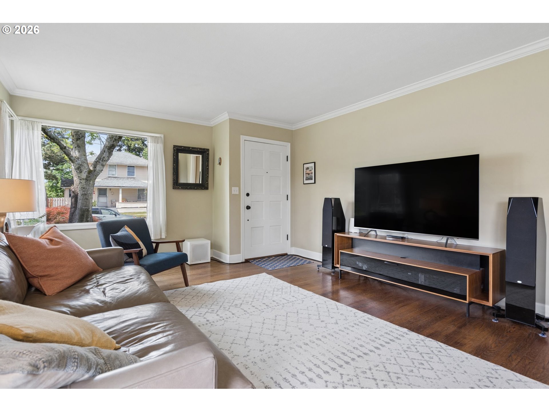 1206 Northeast 75th Avenue Portland, OR 97213 - Photo 9 of 40 Living Room