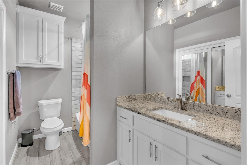 7609 Carter Ranch Road Azle, TX 76020 - Photo 29 of 38 Full ensuite bathroom #2