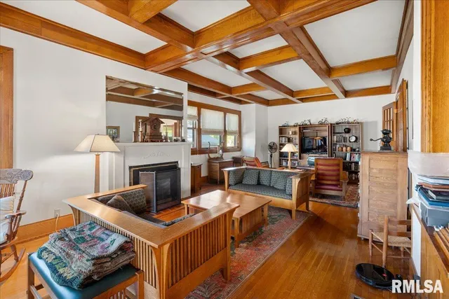 $230,000 | 216 West Poplar Street, Harrisburg, IL 62946