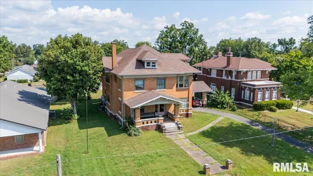 $230,000 | 216 West Poplar Street, Harrisburg, IL 62946