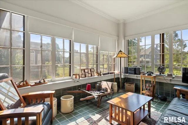 $230,000 | 216 West Poplar Street, Harrisburg, IL 62946