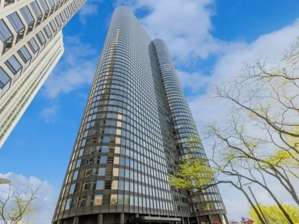 $3,000 | 155 North Harbor Drive, Unit 1607, Chicago, IL 60601