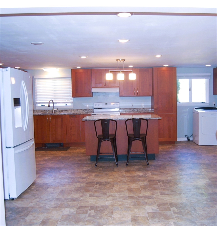 9 Harding Street Leicester, MA 01611 - Photo 10 of 28