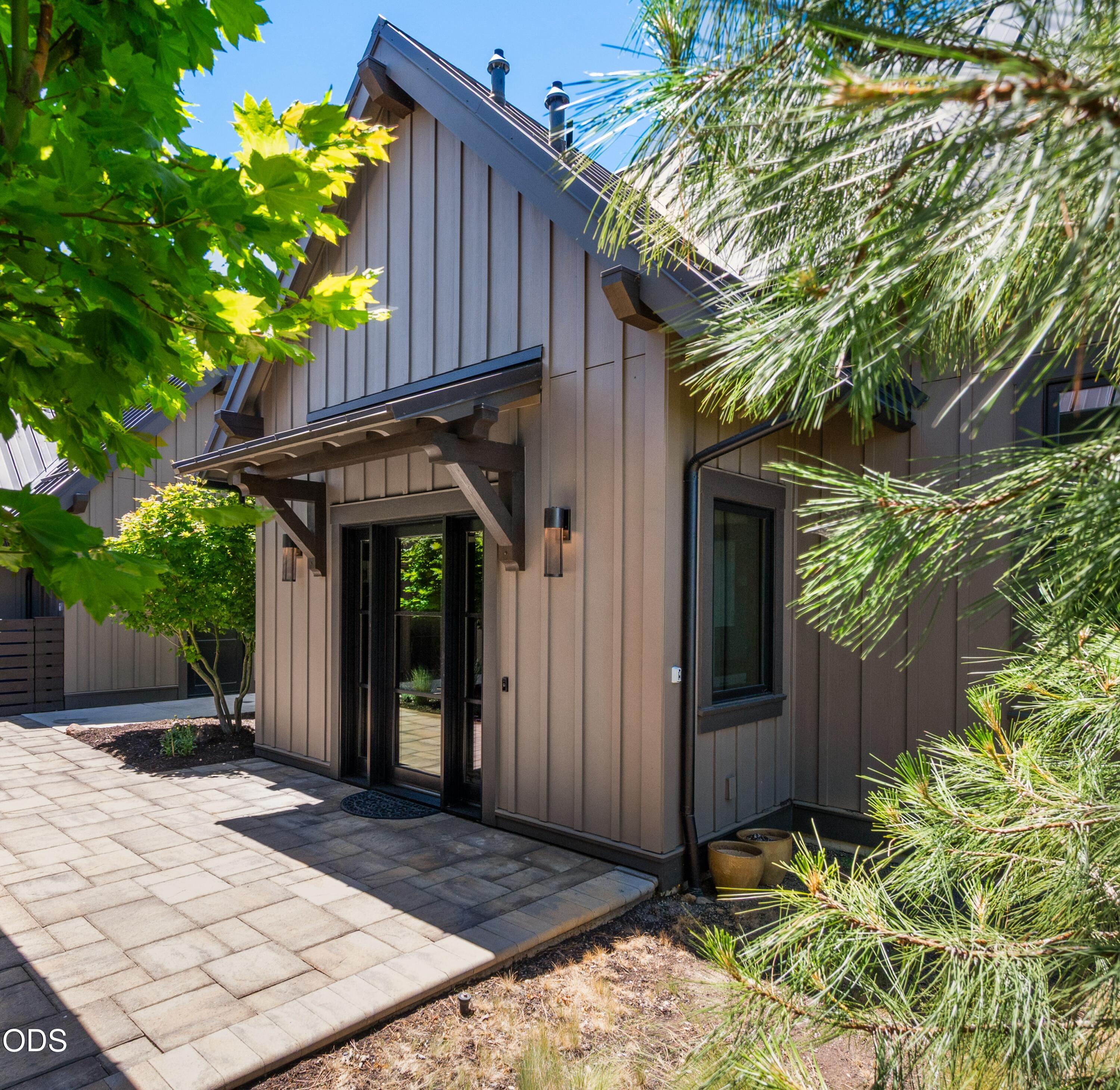 19352 Blue Bucket Lane Bend, OR 97702 - Photo 5 of 53