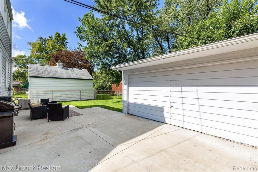 1850 Columbia Road Berkley, MI 48072 - Photo 4 of 28