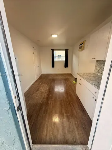 $1,100 | 236 Southwest 10th Avenue, Unit D, Miami, FL 33130