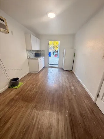 $1,100 | 236 Southwest 10th Avenue, Unit D, Miami, FL 33130