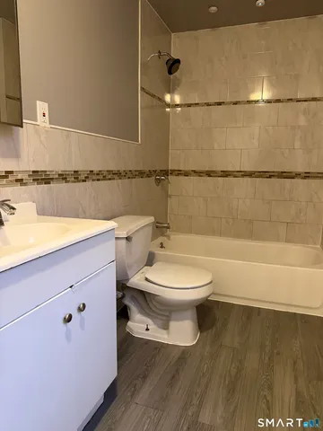 $1,800 | 50 York Street, Hartford, CT 06106