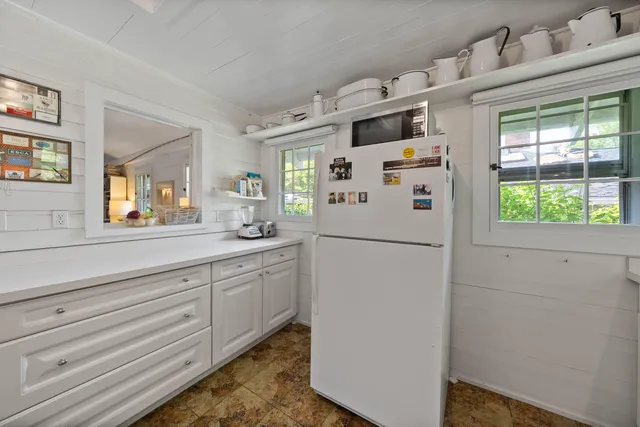 $1,650 | 163 North Lakeshore Drive, Fontana, WI 53125