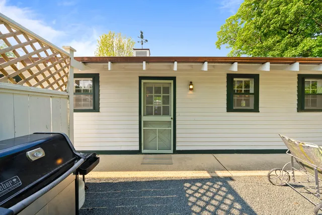 $1,650 | 163 North Lakeshore Drive, Fontana, WI 53125