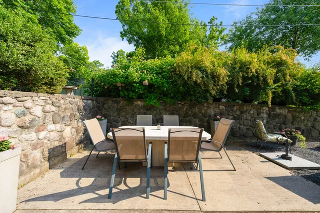 $1,650 | 163 North Lakeshore Drive, Fontana, WI 53125