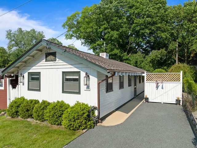 $1,650 | 163 North Lakeshore Drive, Fontana, WI 53125