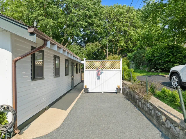 $1,650 | 163 North Lakeshore Drive, Fontana, WI 53125