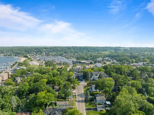 $1,650 | 163 North Lakeshore Drive, Fontana, WI 53125